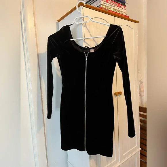 Various dresses for sale - Picture 3 of 14